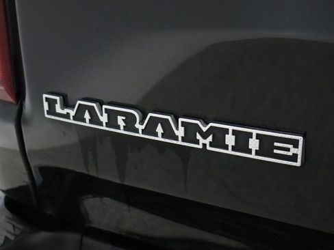 Used 2022 RAM 1500 Laramie AWD/4WD image 18