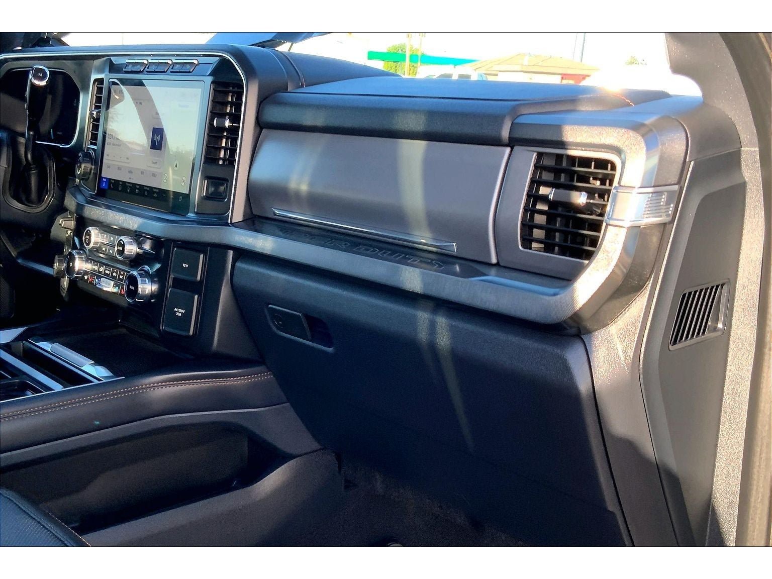 Used 2024 Ford F450 Platinum w/ FX4 Off-Road Package AWD/4WD image 18