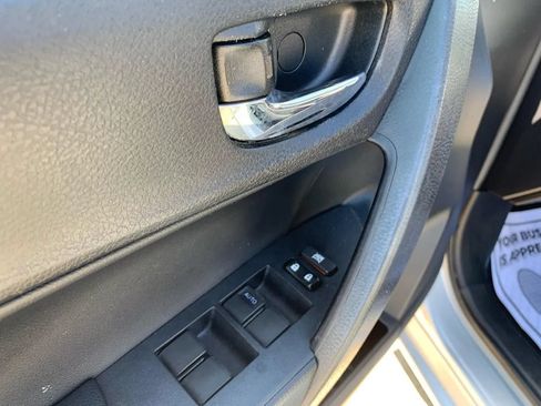 Used 2019 Toyota Corolla SE FWD image 18