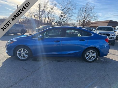 Used 2017 Chevrolet Cruze LT w/ Convenience Package image 8