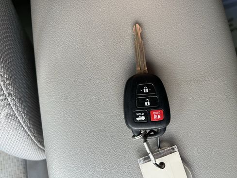 Used 2014 Toyota Camry LE FWD image 25