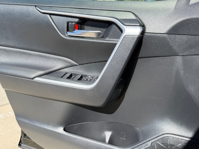 Used 2023 Toyota RAV4 SE AWD/4WD image 17