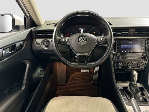 Used 2020 Volkswagen Passat 2.0T R-Line image 24