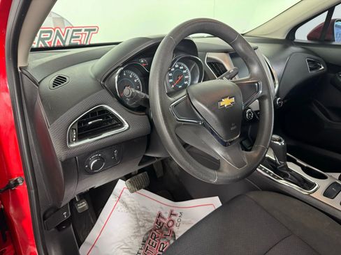 Used 2018 Chevrolet Cruze LS image 10