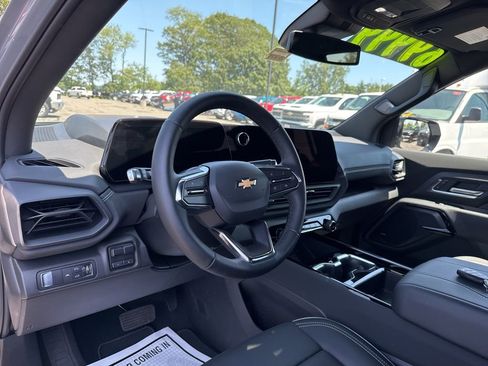 Used 2025 Chevrolet Silverado EV LT image 20