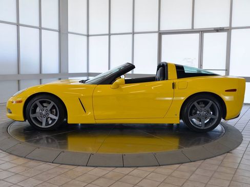 Used 2007 Chevrolet Corvette Coupe w/ Preferred Equipment Group RWD image 5