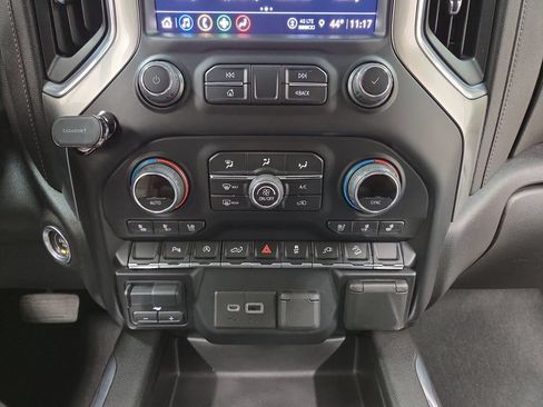 Used 2021 Chevrolet Silverado 1500 LTZ AWD/4WD image 15
