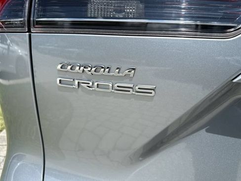 Used 2023 Toyota Corolla Cross XLE w/ Convenience Package FWD image 39