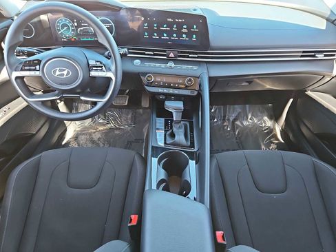 Used 2024 Hyundai Elantra Blue image 14