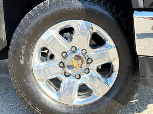 Used 2022 Chevrolet Silverado 2500 LTZ w/ LTZ Plus Package image 35