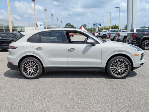 Used 2022 Porsche Cayenne AWD/4WD image 2