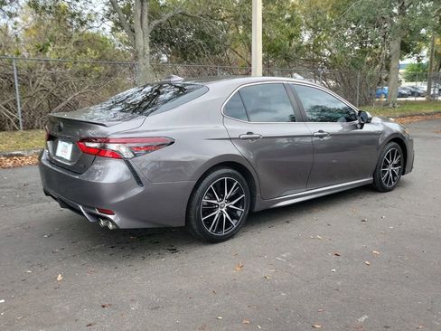 Used 2021 Toyota Camry SE image 3