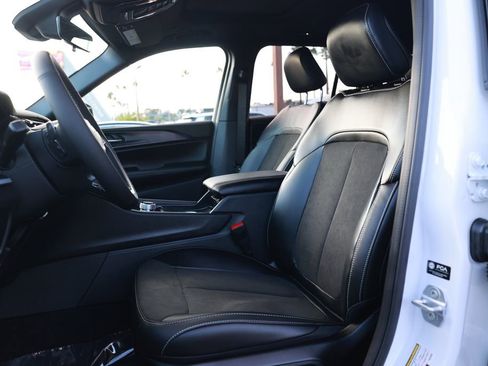 New 2025 Jeep Grand Cherokee Altitude image 13