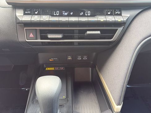 Used 2025 Toyota Camry LE w/ Convenience Package FWD image 15