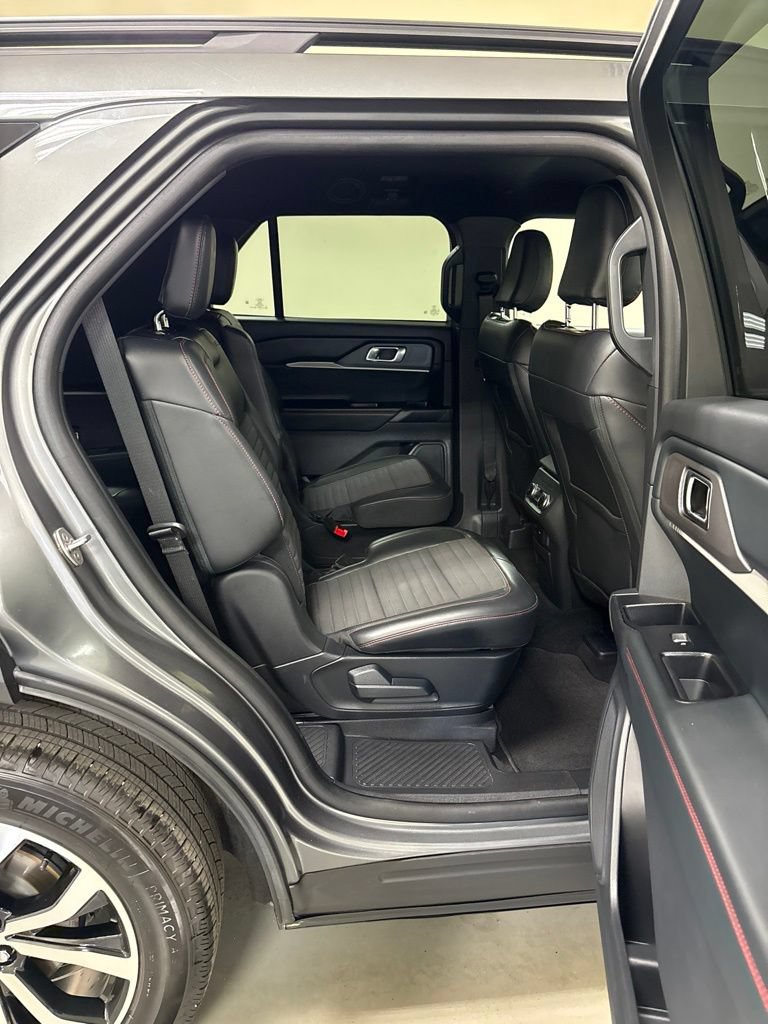 Used 2025 Ford Explorer ST-Line AWD/4WD image 31
