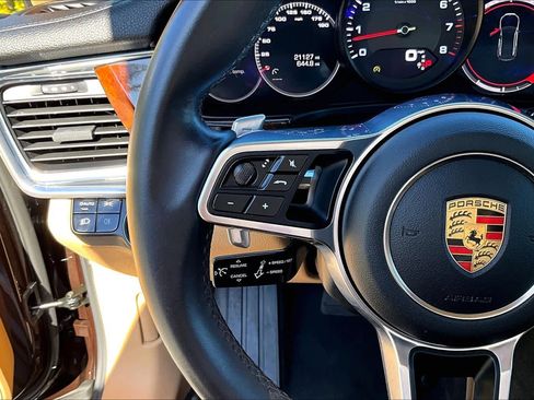 Used 2018 Porsche Panamera image 22