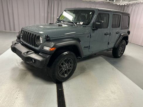 Used 2024 Jeep Wrangler Unlimited Sport AWD/4WD image 3