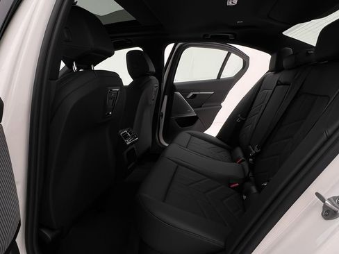 New 2026 BMW i5 eDrive40 w/ Premium Package image 10