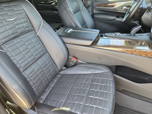 Used 2023 Cadillac Escalade ESV Sport Platinum w/ LPO, ONYX Package AWD/4WD image 10