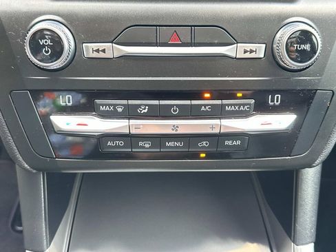 Used 2020 Ford Explorer XLT w/ Equipment Group 202A image 34