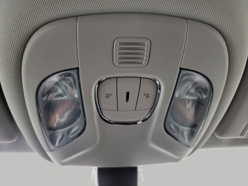 Used 2019 Jeep Compass Latitude w/ Cold Weather Group FWD image 46