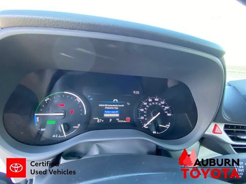 Certified 2025 Toyota Sienna LE FWD image 39