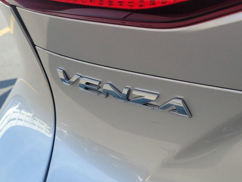 Used 2021 Toyota Venza LE AWD/4WD image 7