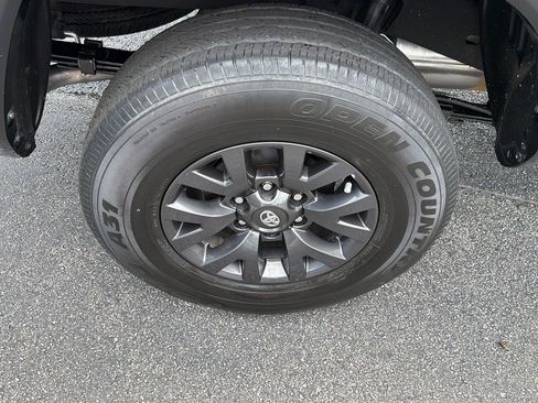 Used 2022 Toyota Tacoma SR5 RWD image 36