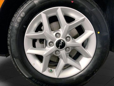 Certified 2025 Kia Soul LX w/ LX Technology Package FWD image 9
