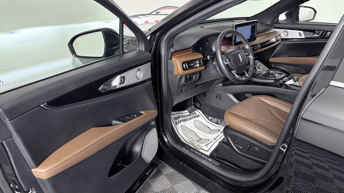 Used 2023 Lincoln Nautilus Reserve w/ Equipment Group 202A AWD/4WD image 10