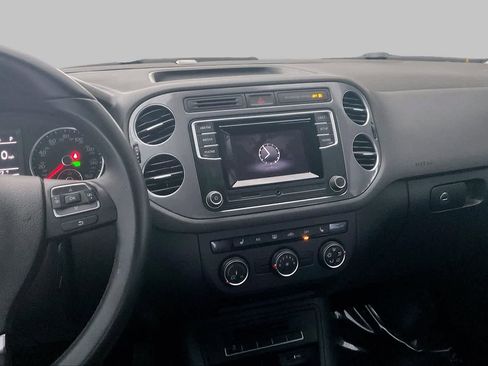 Used 2016 Volkswagen Tiguan S FWD image 7