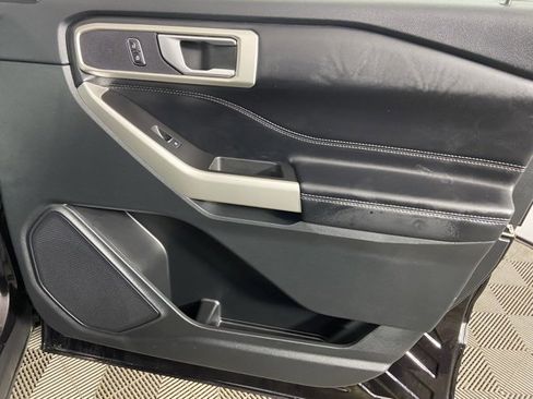 Used 2023 Ford Explorer XLT w/ Equipment Group 202A image 9