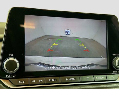 Used 2024 Nissan Rogue S image 11