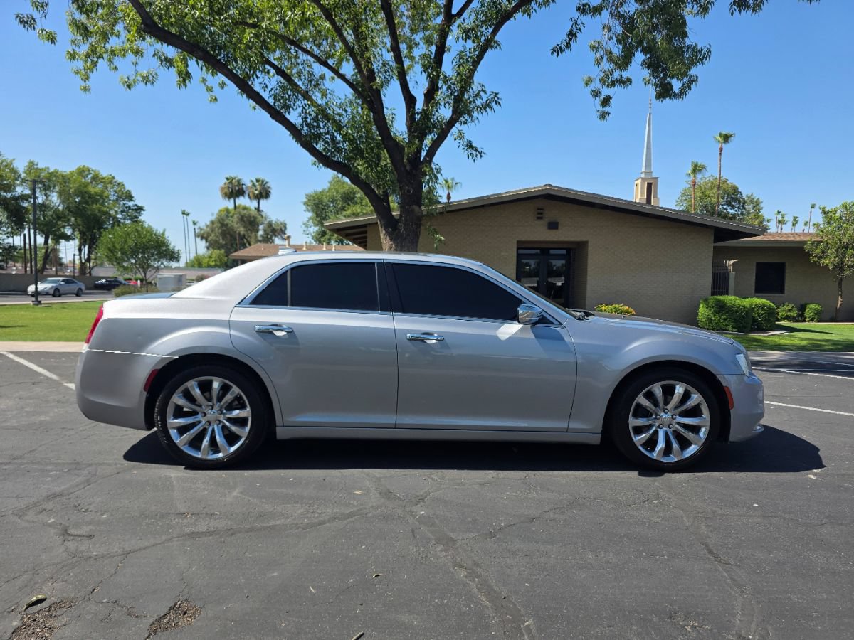 Used 2018 Chrysler 300 Limited RWD image 3