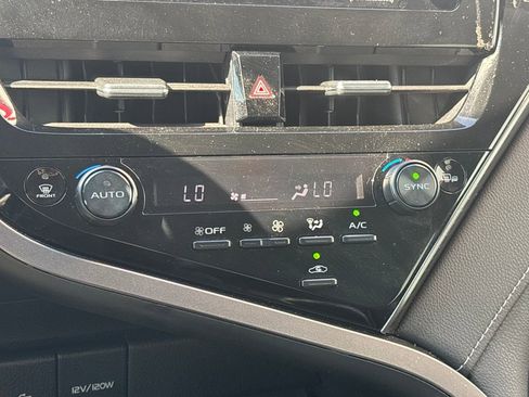 Used 2022 Toyota Camry SE w/ Convenience Package image 12