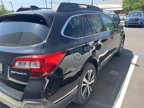 Used 2019 Subaru Outback 2.5i Limited AWD/4WD image 4