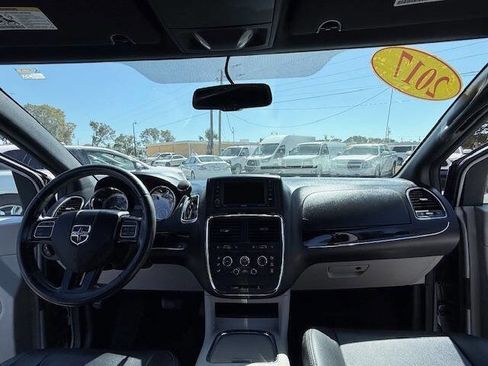 Used 2017 Dodge Grand Caravan SXT image 16