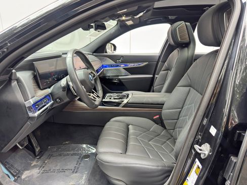 Used 2023 BMW i7 xDrive60 w/ Executive Package 2 AWD/4WD image 18