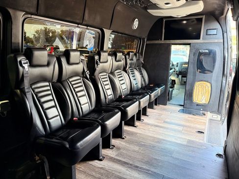 Used 2015 Mercedes-Benz Sprinter 3500 image 25
