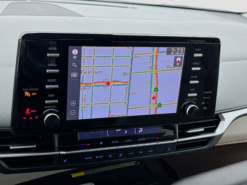 Used 2022 Toyota Sienna XLE w/ XLE Plus Package image 9