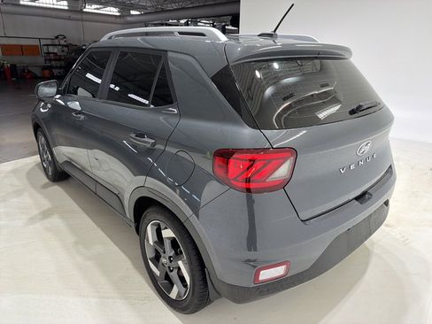 Used 2024 Hyundai Venue SEL image 9