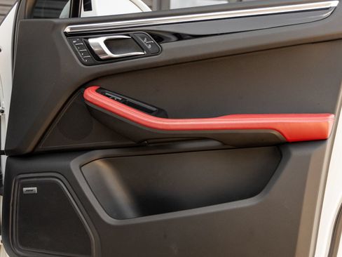 Certified 2023 Porsche Macan AWD/4WD image 41