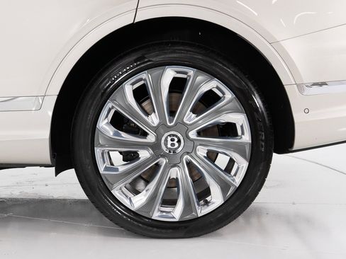 Certified 2025 Bentley Bentayga Extended Wheelbase image 45