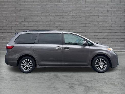 Used 2020 Toyota Sienna XLE FWD image 8
