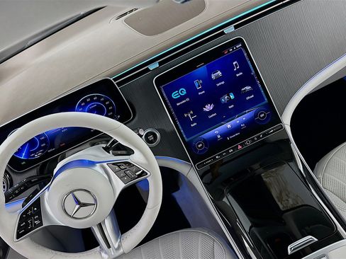 Used 2023 Mercedes-Benz EQE 500 4MATIC SUV image 16