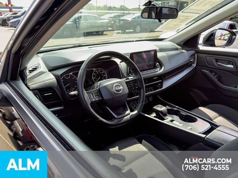 Used 2025 Nissan Rogue SV image 6