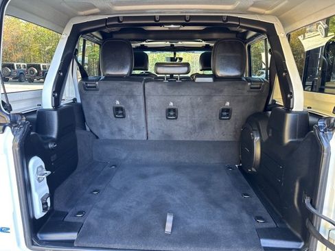 Used 2023 Jeep Wrangler Unlimited Sahara w/ Cold Weather Group image 8