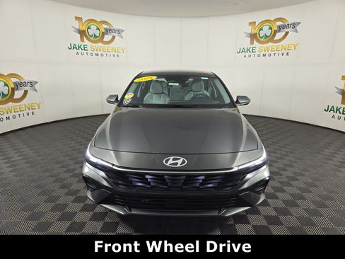 Used 2025 Hyundai Elantra Limited FWD image 2