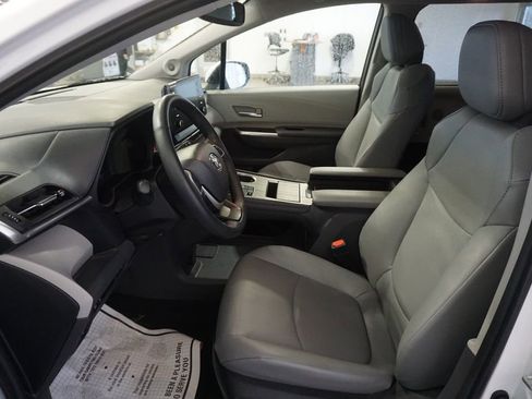 Used 2024 Toyota Sienna XLE w/ XLE Plus Package image 21