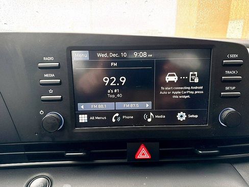 Used 2025 Hyundai Elantra Sport image 13